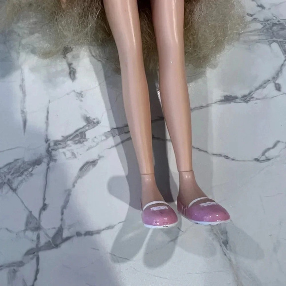 Moxie Girlz Blonde Doll Dressed Pink MGA 2009 Avery Silly Monkey Doll - Picture 5 of 7